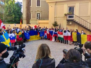 Evropský diplomatický sbor vyjadřuje solidaritu na Velvyslanectví Ukrajiny v Římě 