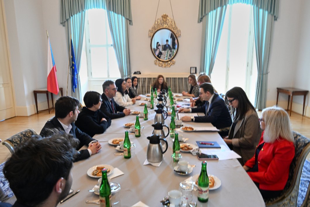 Ministr Lipavský se setkal s novým ředitelem Rádia Svobodná Evropa a s novinářskými stipendisty 