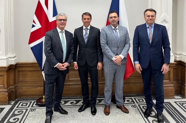 Náměstek Kozák podpořil působení českých zdravotnických firem ve Velké Británii
