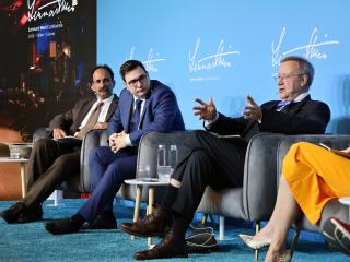 Former Estonian President Toomas Hendrik Ilves moderated the panel with Minister Lipavský