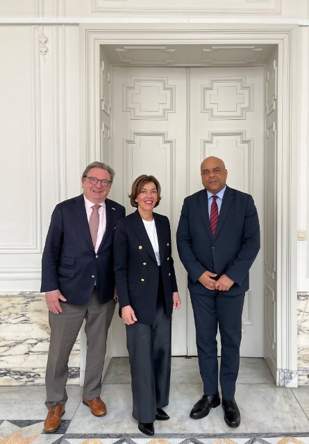 An official meeting between Ambassador Jakub Skalník, Carina Van Cauter, Governor of East Flanders, and Dirk Van De Gehucht, Honorary Consul of the Czech Republic in Ghent.