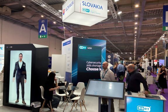 Zaujal AI poradce Alex z dílny slovenské společnosti NORRIV , který odpovídá na otázky v řadě světových jazyků, i společnost ESET patřící na řeckém trhu ke stálicím.    