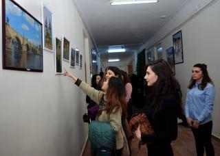 Zahájení výstavy fotografií z Prahy na Univerzitě jazyků
