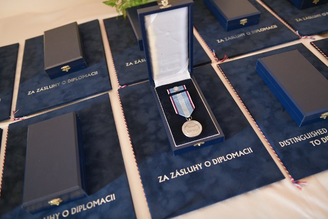 Medaile za zásluhy o diplomacii