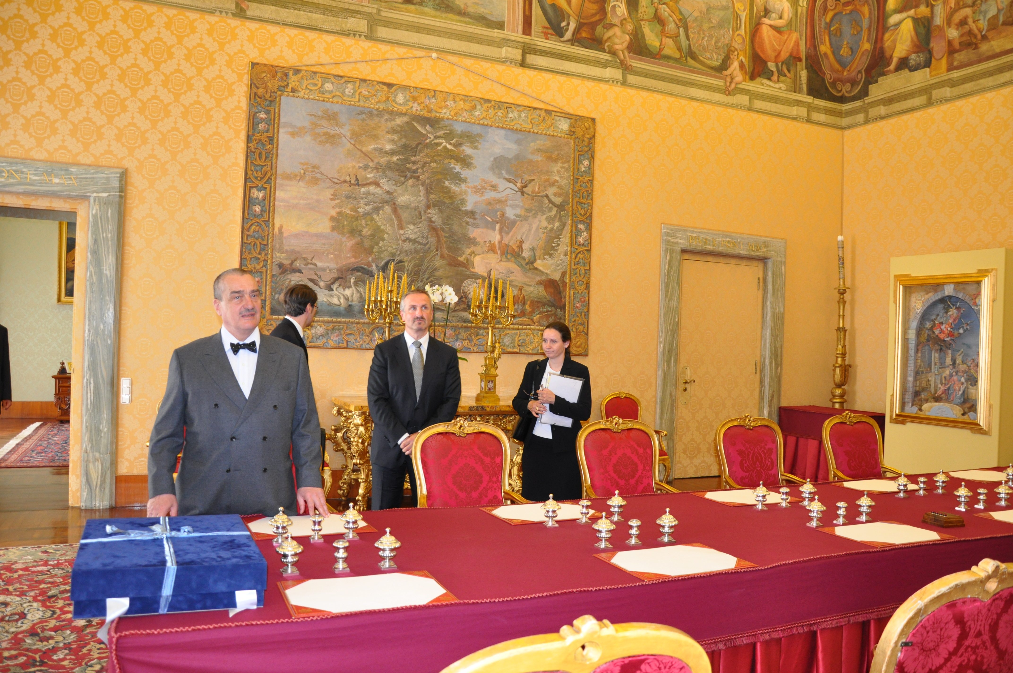 U kardinála Bertone