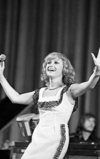 Çex müğənnisi Alena Tixa 1976-cı ildə Bakı şəhərində