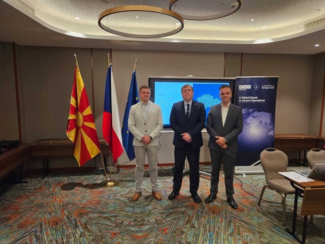 Q2 26 photo 5 / Ambassador Jaroslav Ludva, Martin Poul (CzechTourism), V. Gramatikov