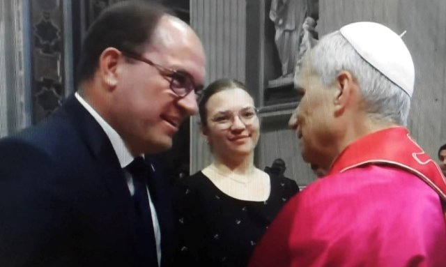 Ministro dell'Agricoltura Marek Výborný con la figlia e Sua Santità il Papa Leone XIV