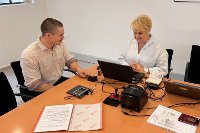 Pas na dosah: mobilní stanice přibližuje konzulární služby Čechům v zahraničí   