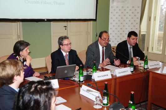 Ministr Jan Kohout na semináři pro zastupitelské úřady zemí OECD