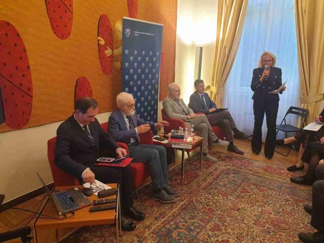 Tajemnice velvyslanectví Jitka Pavlovićová s řečníky 