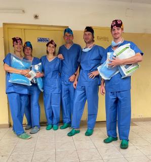 Tým ortopedie z VFN a koordinátorka MEDEVAC    Vyjádření pro místní média