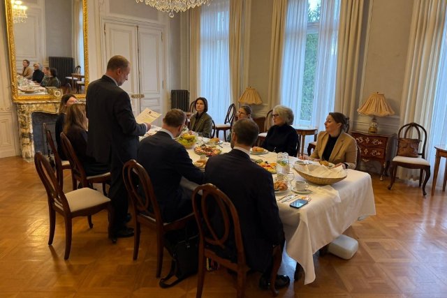 Pracovní snídaně s expertkou na mezinárodní právo paní Prof. Veronikou Bílkovou