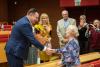 Blahopřání zasloužilé člence Českého spolku Liptov Boženě Šimkové k 90tým narozeninám velvyslancem ČR Tomášem Tuhým