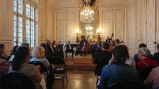 Le concert à Versailles. 