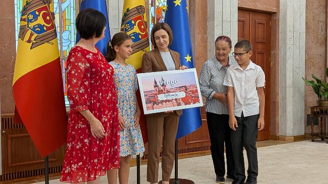 Prezidentka Maia Sandu a vítězný tým
