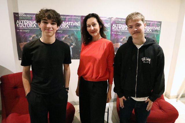 Eva Tomanová se studenty ze školy Michael (foto: Marta Myšková)