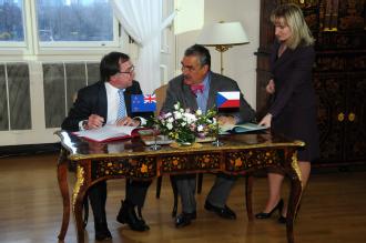 MInistr Karel Schwarzenberg a ministr zahraničí Nového Zélandu Hon Murray MyCully