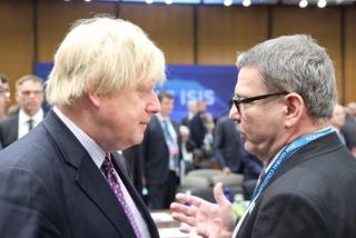  Ministr Zaorálek s britským ministrem zahraničních věcí Borisem Johnsonem.   