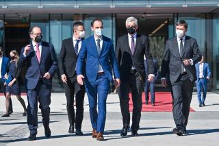Ministr Petříček obdržel nabídku pomoci s léčbou pacientů s koronavirem od Slovinska a Rakouska