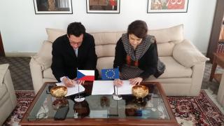 Contract signing