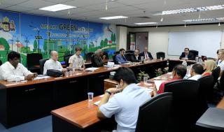  Discusssions about business opportunities in the State of Melaka. 