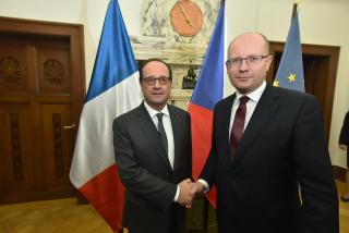 Ze setkání francouzského prezidenta Françoise Hollanda s premiérem Bohuslavem Sobotkou.