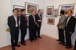 Přítomen byl také ministr turistiky státu Penang Danny Law Heng Kiang, vedení University Sains Malaysia, významné osobnosti podnikatelské a kulturní komunity a zástupci tisku.