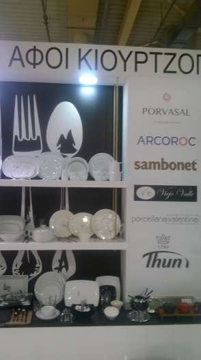Stánek Kiortzoglou Bros. a porcelán THUN