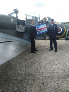 Generál Emil Boček v kokpitu letounu Supermarine Spitfire