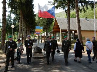  Arrivée au camp militaire.  