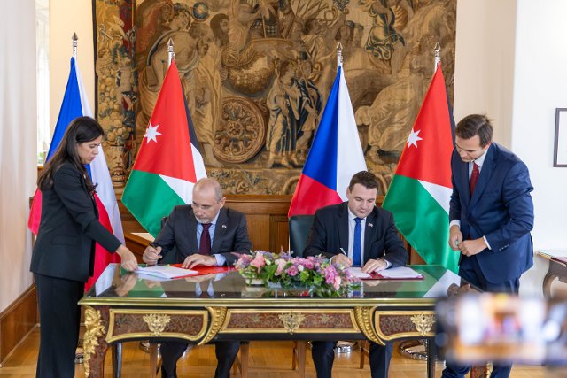 Šéfové české a jordánské diplomacie podepsali memoranda o spolupráci