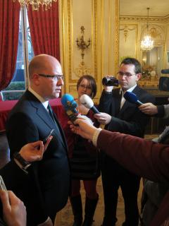 Předseda vlády Bohuslav Sobotka při setkání s novináři.