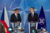 Tisková konference GT NATO a premiéra v demisi Babiše