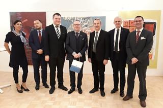 Tapaaminen ryhmän puheenjohtajan ja varapuheenjohtajan kanssa vuonna 2019
