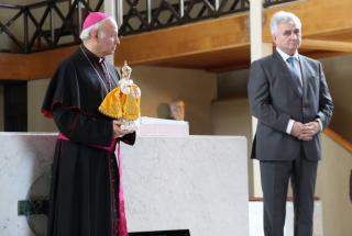 Obispo Monseñor Ignacio Francisco Ducasse y Presidente del Senado Milan Štěch 