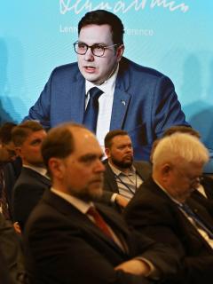 The conference hall was packed during Minister Lipavský's presentation