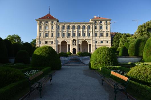 Černínský palác ze zahrady