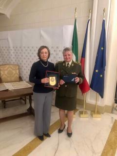 Gen. Zuzana Kročová e l´Ambasciatore della Repubblica Ceca a Roma Hana Hubáčková – durante la visita all´Ambasciata della Repubblica Ceca a Roma