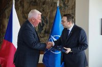 Ministr Lipavský předal Medaile Za zásluhy o diplomacii/Minister Lipavský Awarded the Medal for Distinguished Contribution to Diplomacy 