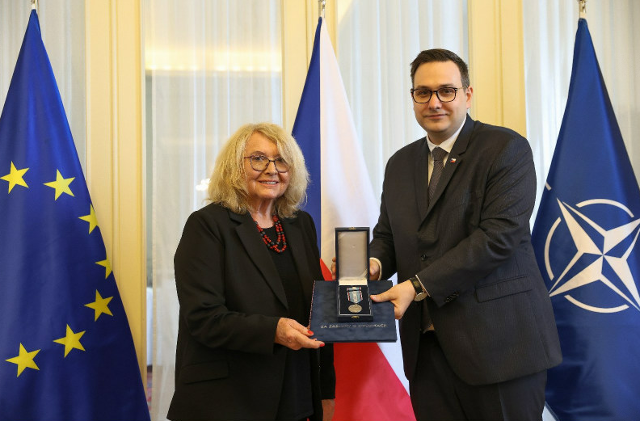 Ministr Lipavský předal Medaile Za zásluhy o diplomacii