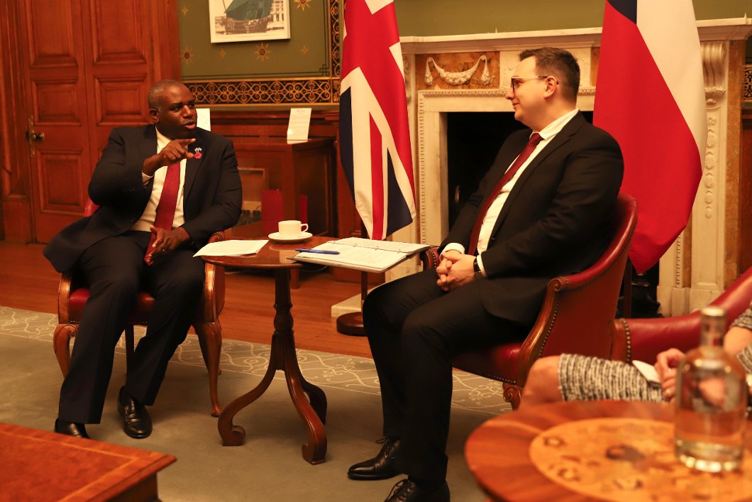 Ministr Lipavský v Londýně jednal se svým britským protějškem o bezpečnosti v Evropě / Minister Lipavský Discussed Security in Europe with His British Counterpart in London