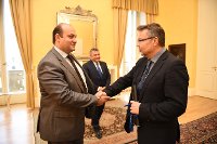 Náměstek Martin Tlapa předával zkušenosti s ekonomickou diplomacií svému arménskému protějšku Robertu Harutjunjanovi