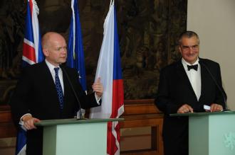 Ministr Karel Schwarzenberg a ministr zahraničí Velké Británie William Hague