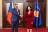 Ministr Lipavský s kosovskou prezidentkou.