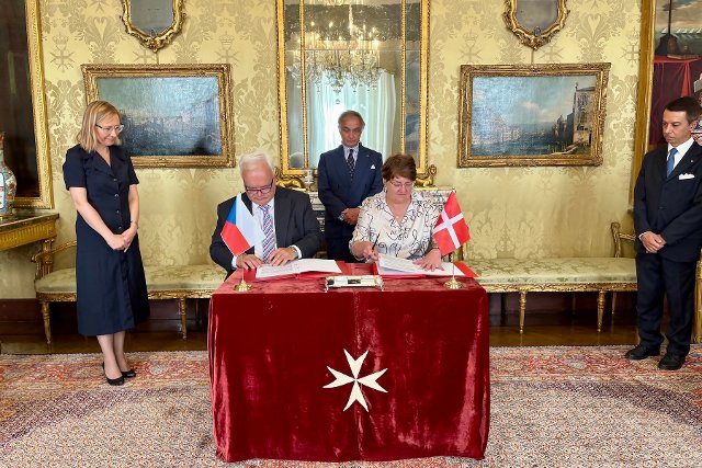 La firma dell'Accordo sugli aiuti umanitari nella Striscia di Gaza