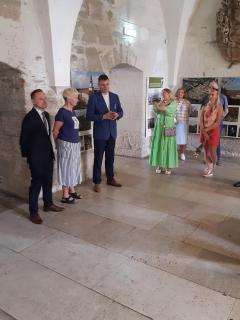 Ambassador Král opened the exhibition in Kuressaare