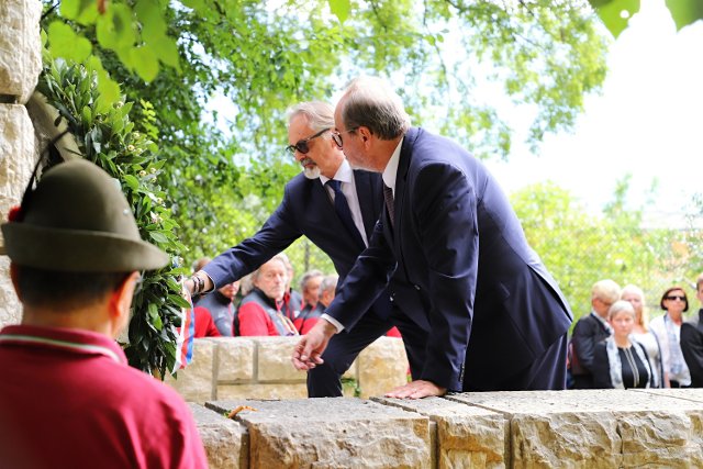 Pietní akce v Miláně a Arcu