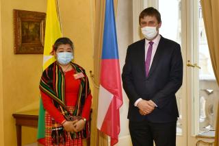 Ministr Petříček se rozloučil s odvolanou velvyslankyní Myanmaru