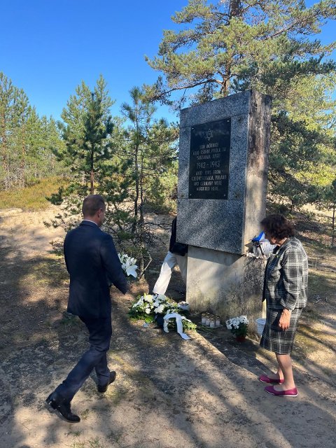 Ambassador David Král laid a wreath.